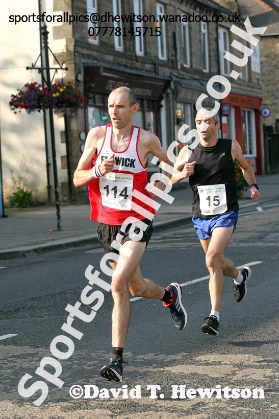 Leaders in the Prudhoe Miners Run. Photo: David T. Hewitson/Sports for All Pics